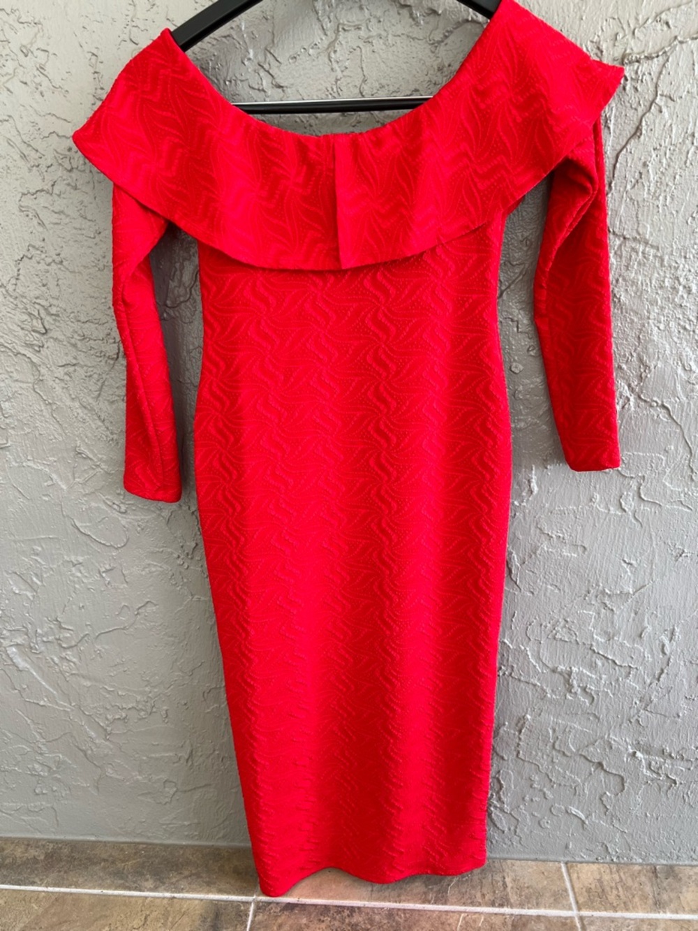BCBGeneration Red Off-Shoulder Long Sleeve Ruffle Dress - Picture 3 of 7